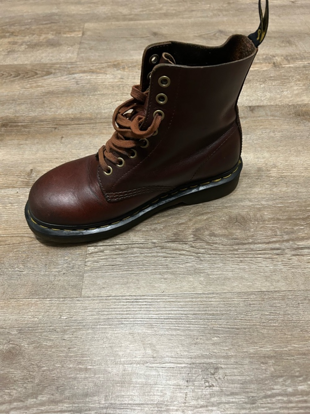 Dr. Martens Women’s Size 5 US Brown Leather Ankle 8-Eye Lace-Up Boots Distressed - Picture 8 of 10